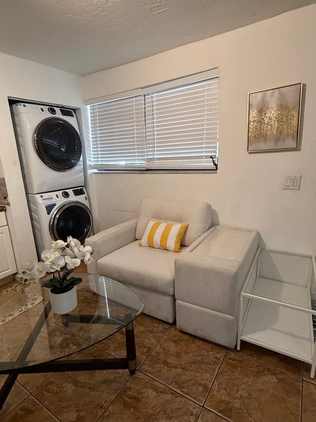 Foto del edificio - 3485 NW 205th St