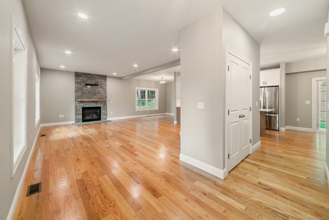 Building Photo - 164 Fox Den Rd