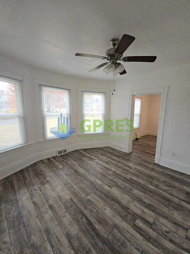 Foto del edificio - 159-161 Freeport Rd