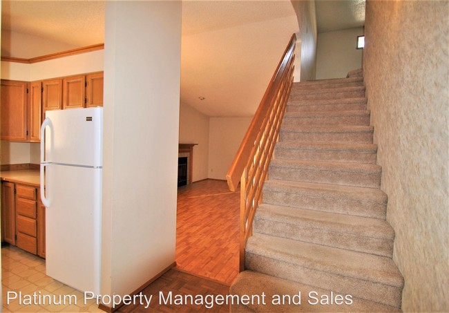 Building Photo - 1308-1310 Robinswood Ct