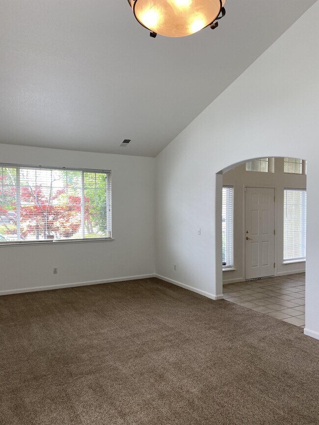 Building Photo - 1629 Snyder Ave