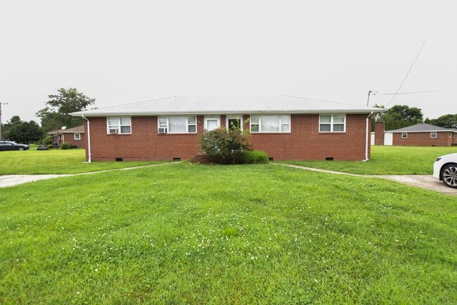 Building Photo - 936-938 Schumann Dr