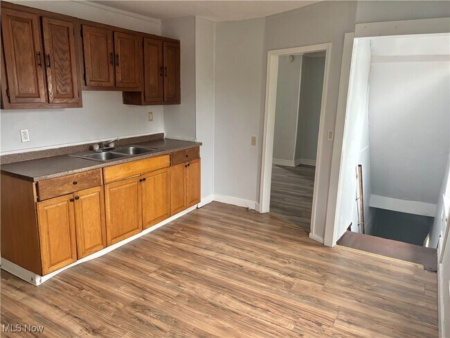 Building Photo - 2097 W 93rd St