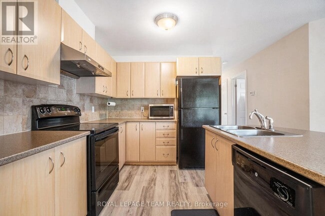 Building Photo - 355-355 Paseo Private