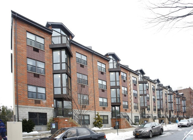 Building Photo - 550 Watkins Street