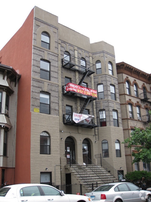 Building Photo - 320-322 57th St