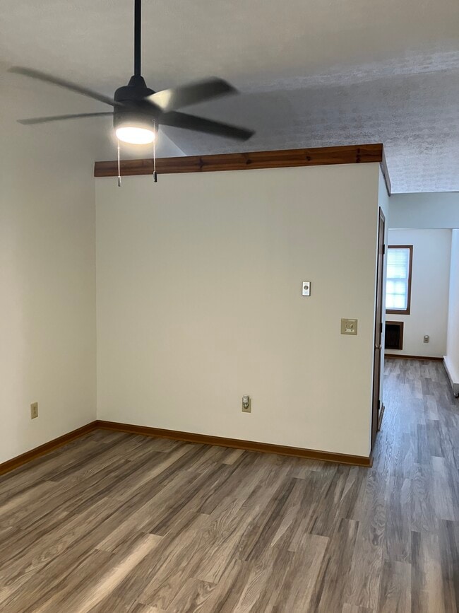 Building Photo - 1550 Windridge Pl