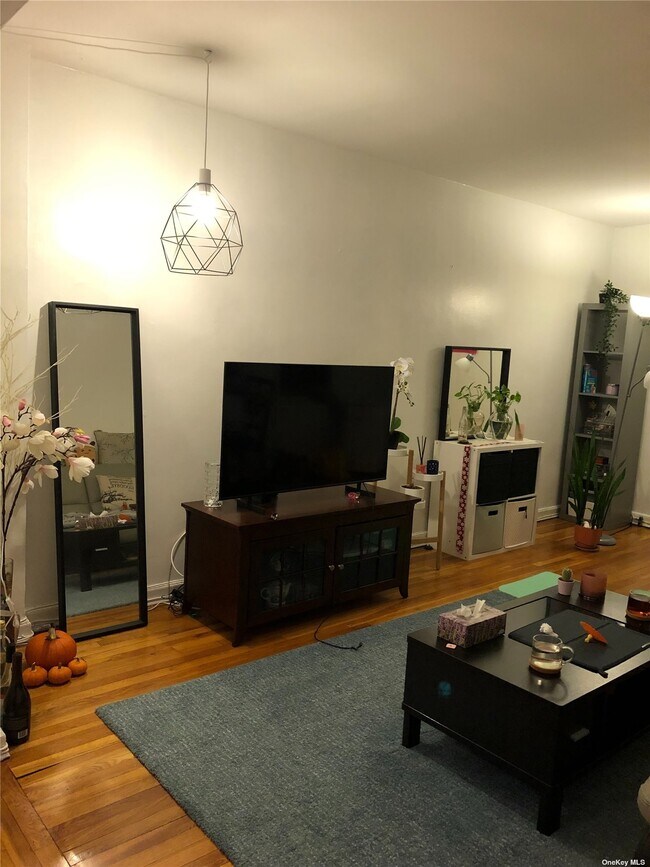 Foto del edificio - 140-18 Burden Crescent