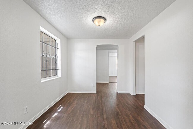 Foto del edificio - 1424 W 9th St