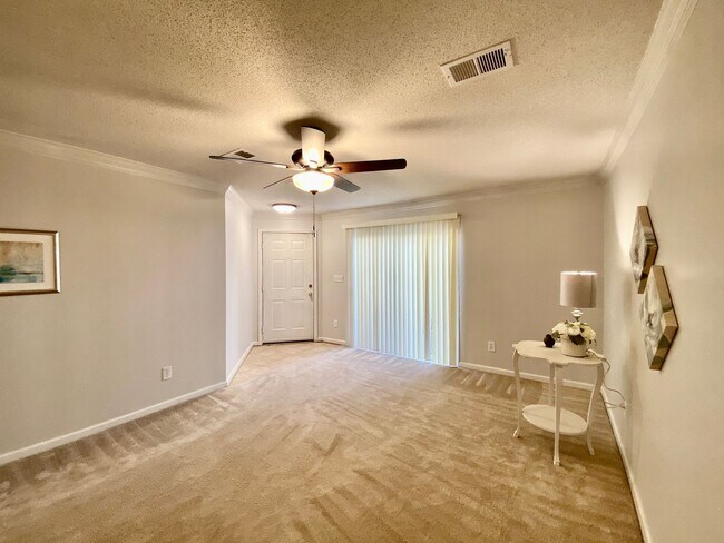 Foto del edificio - Super-Cute Condo! First Floor - 1-Story - Fenced Patio - Storage - Pet Friendly!