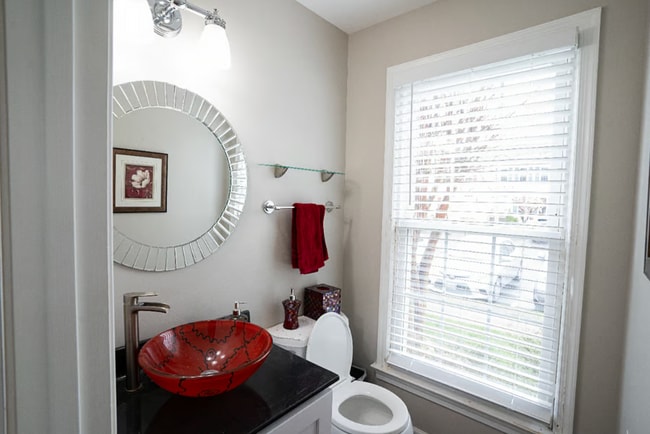 Foto del edificio - 7857 Parthian Ct