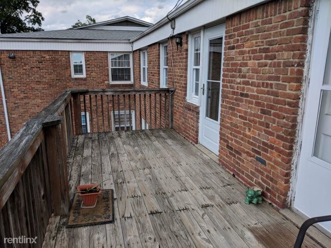 Building Photo - 2 br, 1 bath Condo - 6 Stanford Dr 3B Unit 3B