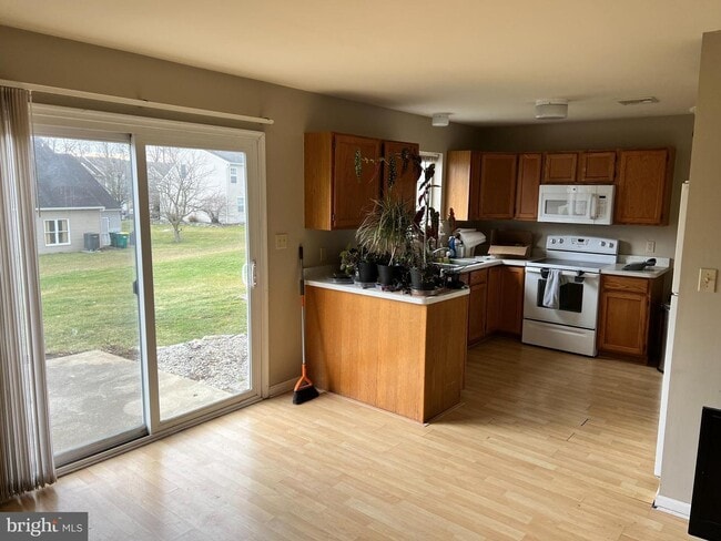 Building Photo - 1557 MacIntosh Way
