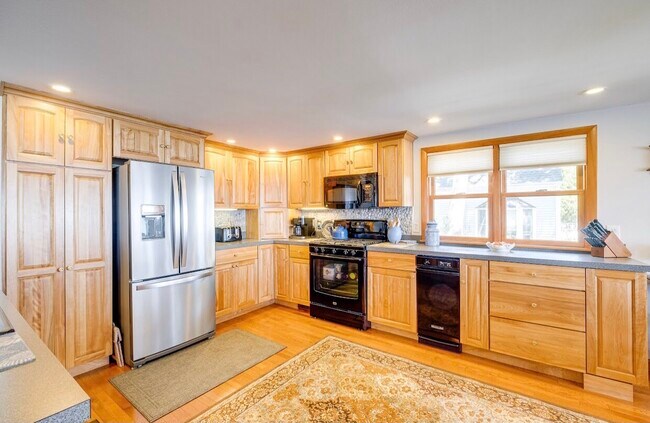 Building Photo - 72 Maquoit Dr