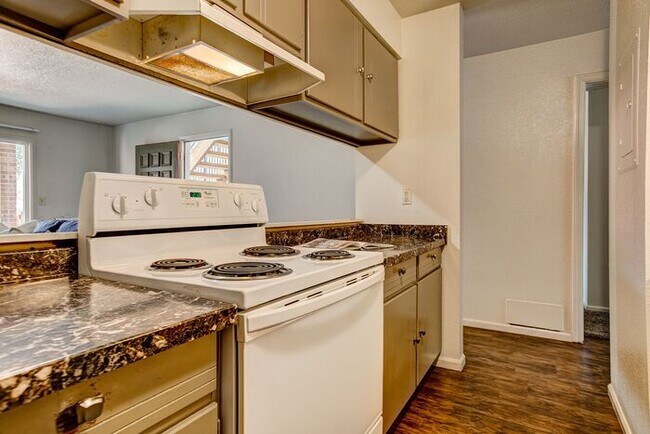 Building Photo - 814 Stone Mountain Dr