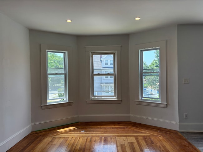 Foto del edificio - 131 Winslow Ave