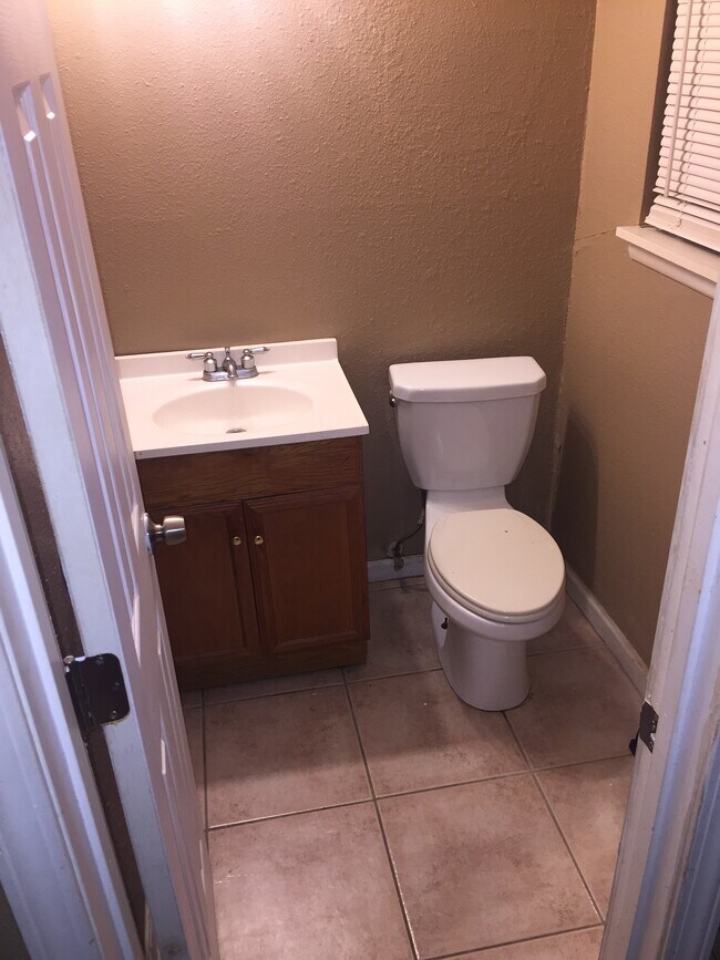 Foto del edificio - 7701 Bradley Dr