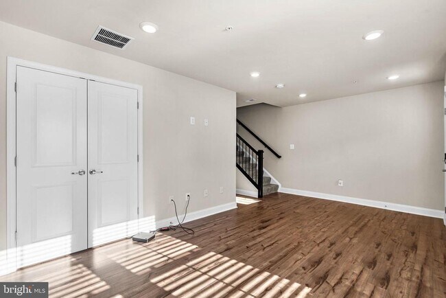 Building Photo - 7523 Ledgers Way