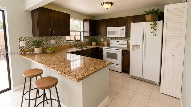 Foto del edificio - 10900 NW 7th St