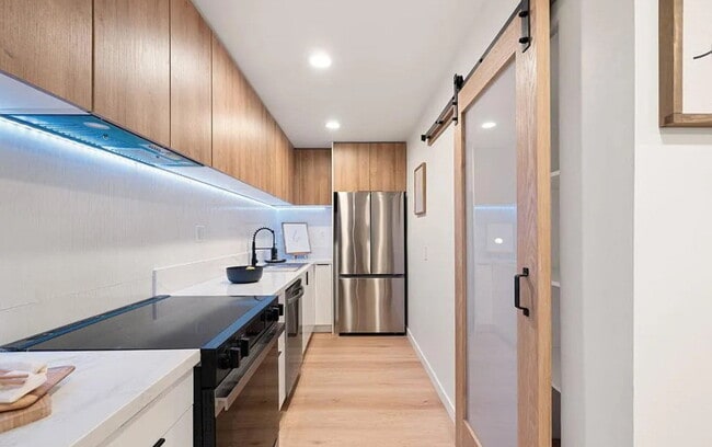 Building Photo - If you want the nicest unit on the market ...