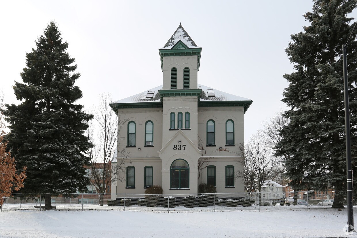 Primary Photo - Monica Square