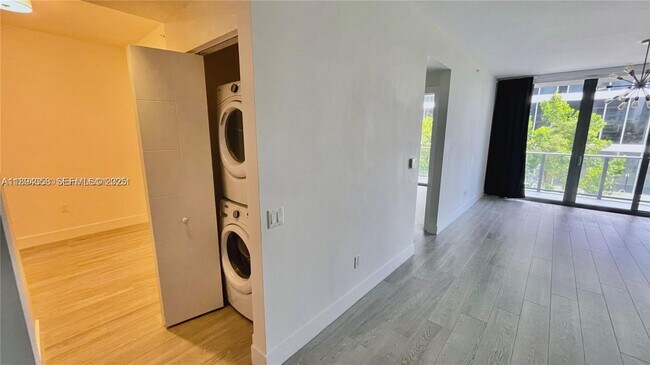 Foto del edificio - 2960 NE 207th St