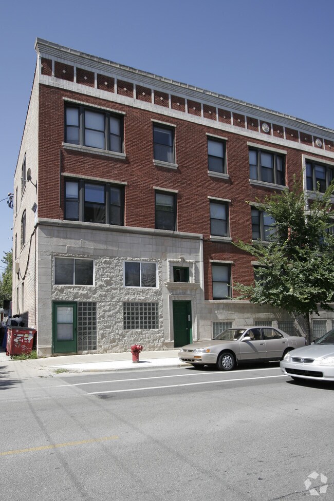 Building Photo - 1314-1328 N Damen Ave