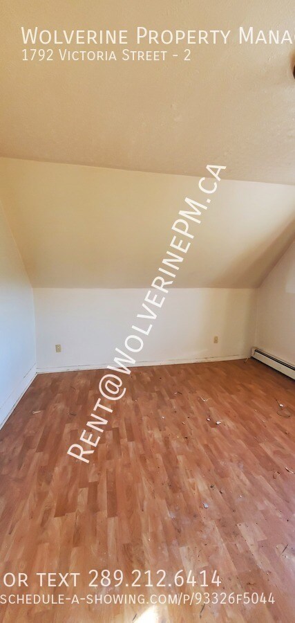 Photo du bâtiment - Duplex A block from Town hall, close to a ...