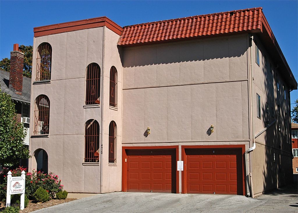 Primary Photo - 4920 Capitol Ave