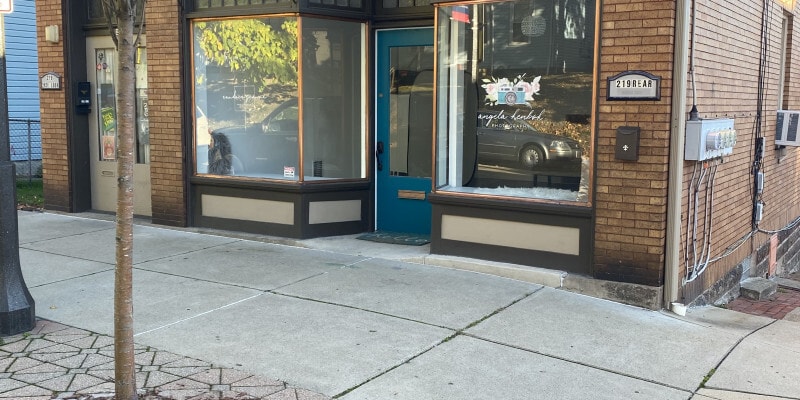 Primary Photo - Center