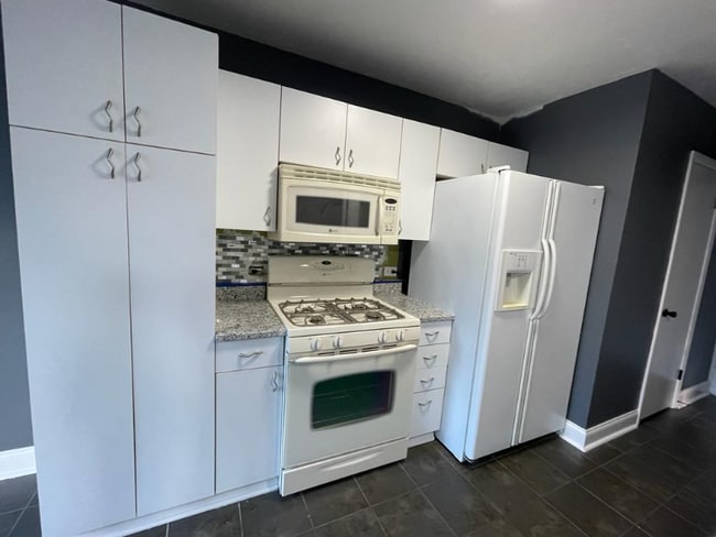 Foto del edificio - 220 N Waterford Dr