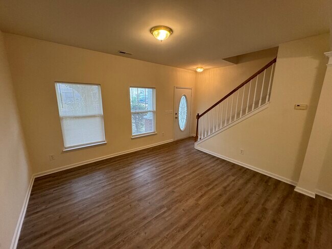 Building Photo - 1420 Ladora Dr