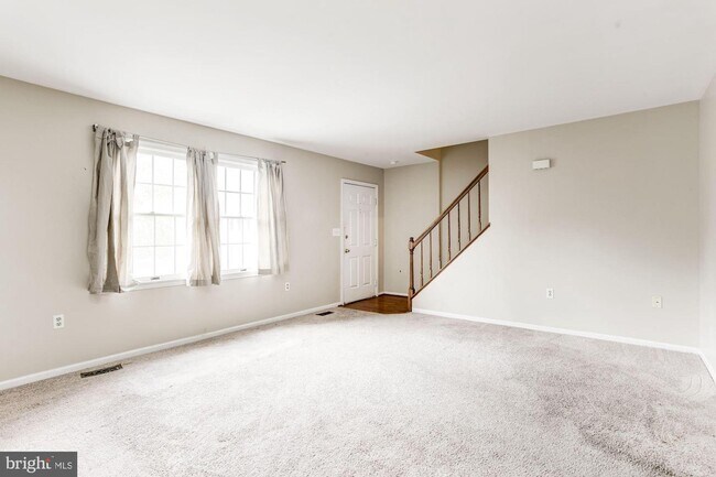 Building Photo - 1303 Oak View Dr