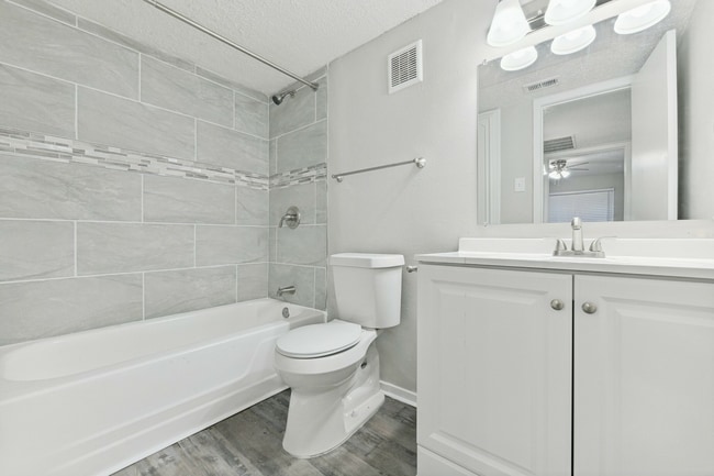 Bathroom.jpg - Canyon Creek Apartments