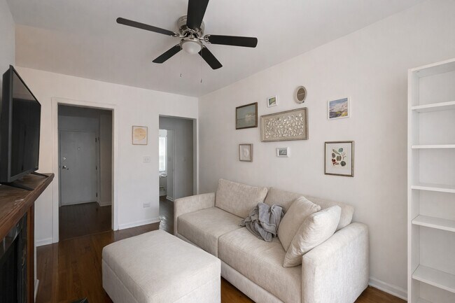 Foto del edificio - 685 1/2 W Wrightwood Ave