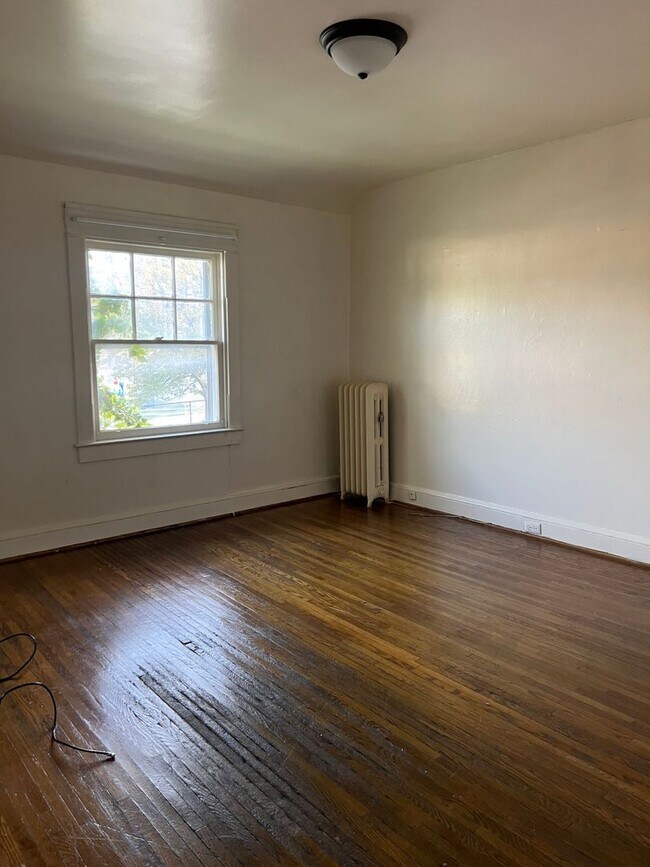 Building Photo - COMING SOON: Large 3 Bedroom Across from J...