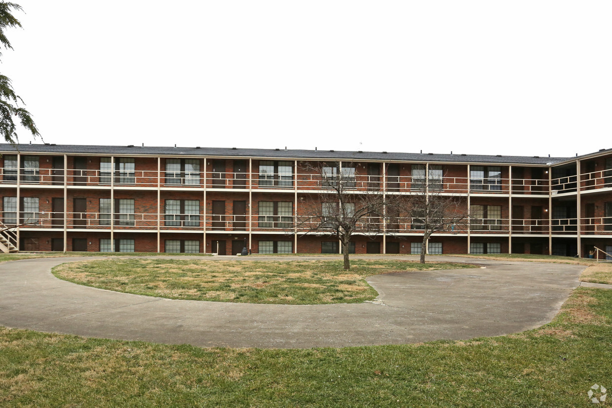Primary Photo - Pinewood Place