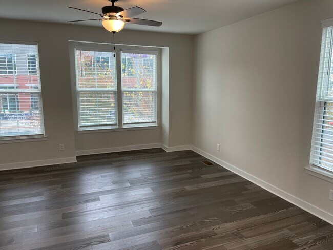 Building Photo - 422 W Tremont Ave