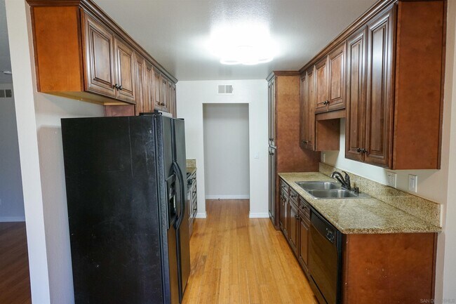Building Photo - 10021 Pebble Beach Dr
