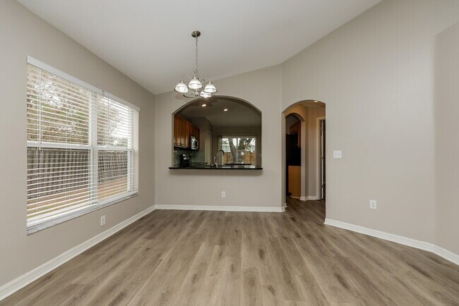 Foto del edificio - 447 Maple Pointe Dr