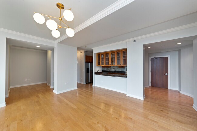 Building Photo - 1335 S Prairie Ave