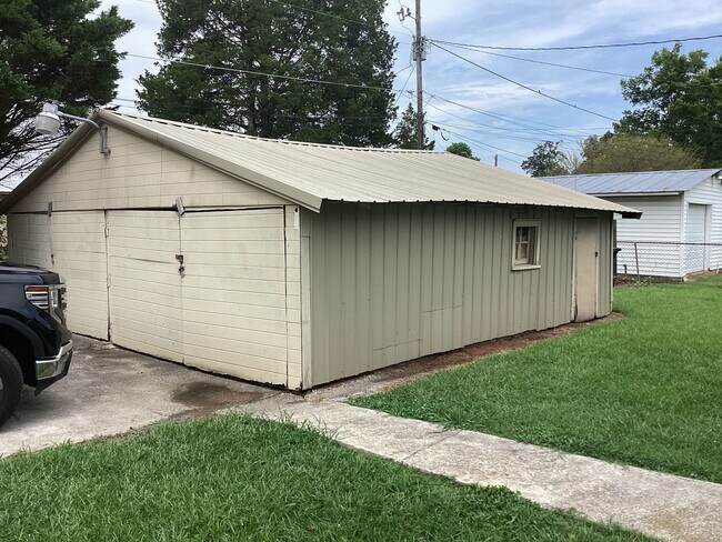 Building Photo - 702 Ansley St