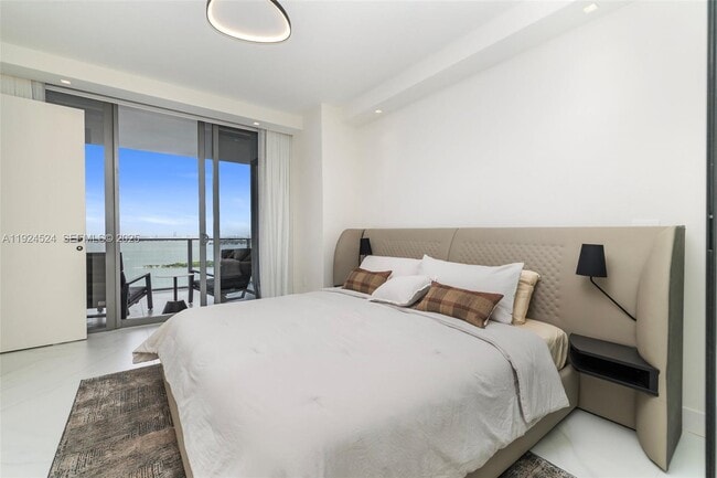 Foto del edificio - 700 NE 24th St