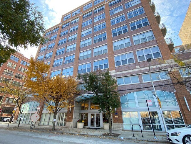 Building Photo - 933 W Van Buren St