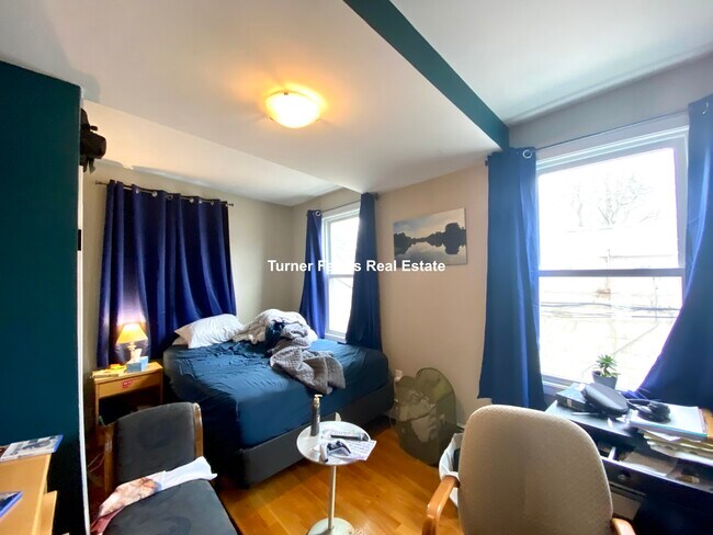 Foto del edificio - 173A Rindge Ave