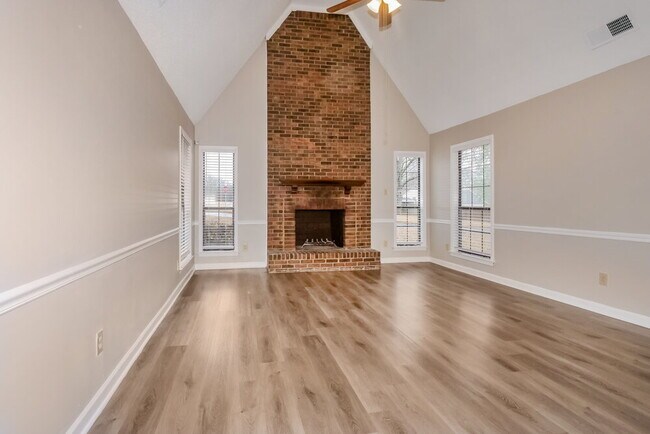 Foto del edificio - 6744 Blue Spruce Dr