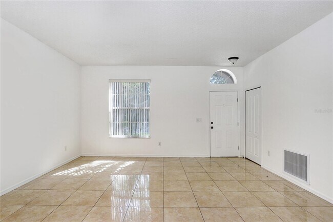 Building Photo - 930 Grand Canyon Dr