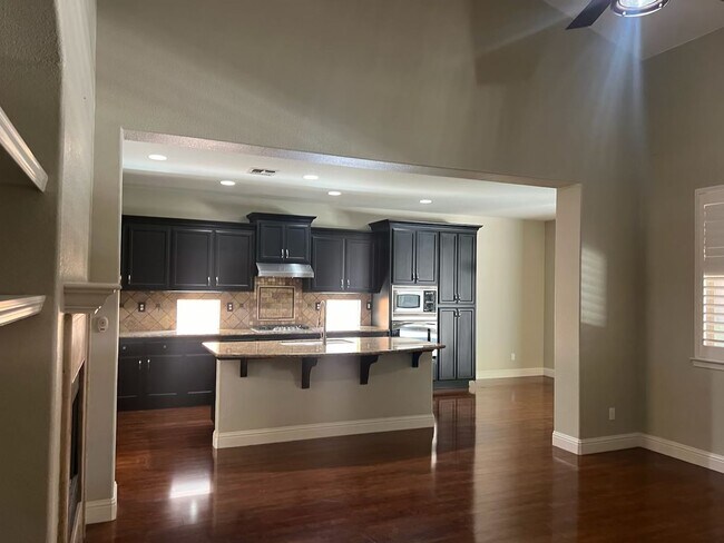 Foto del edificio - Charming 4-Bed, 2-Bath Single-Story Home f...