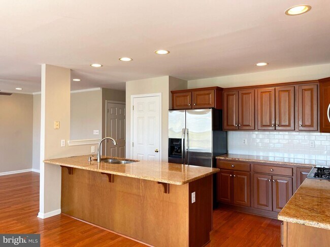 Foto del edificio - 121 Gleneagles Dr