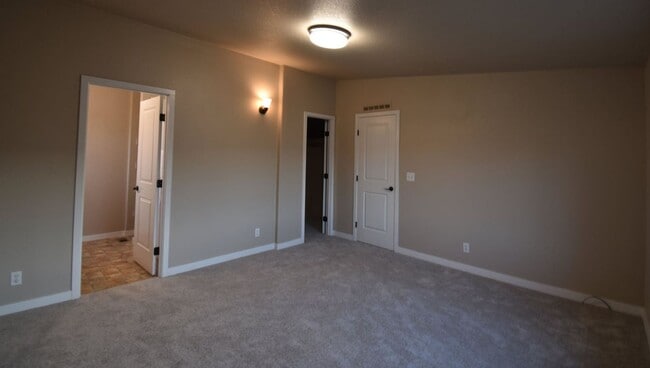 Building Photo - 3 Bedroom House For Rent In The Dalles